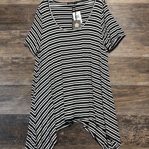 Living Doll Black and White Asymmetrical Short Sleeve Tee - Picture 1 of 4